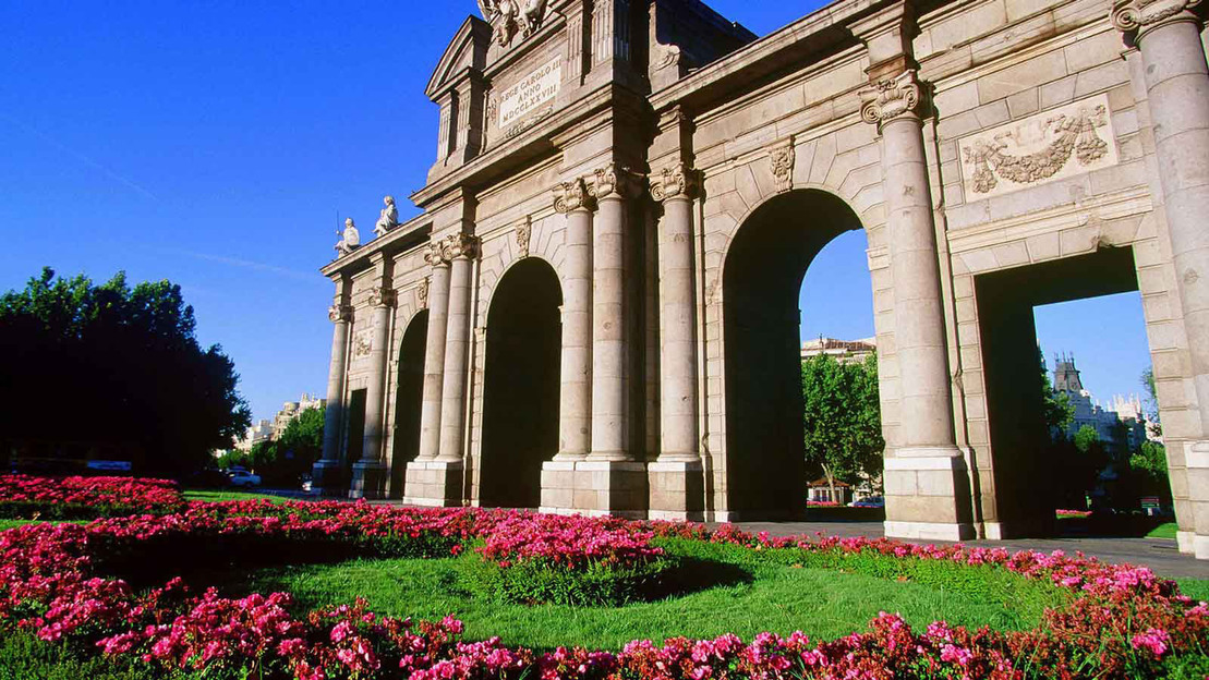 Madrid Highlights Tour and Royal Palace Guided Tour - Main image