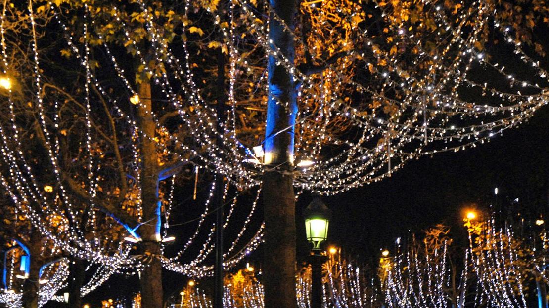 Natale a Parigi gli Champs Elysees e l'Arco di Trionfo - Main image