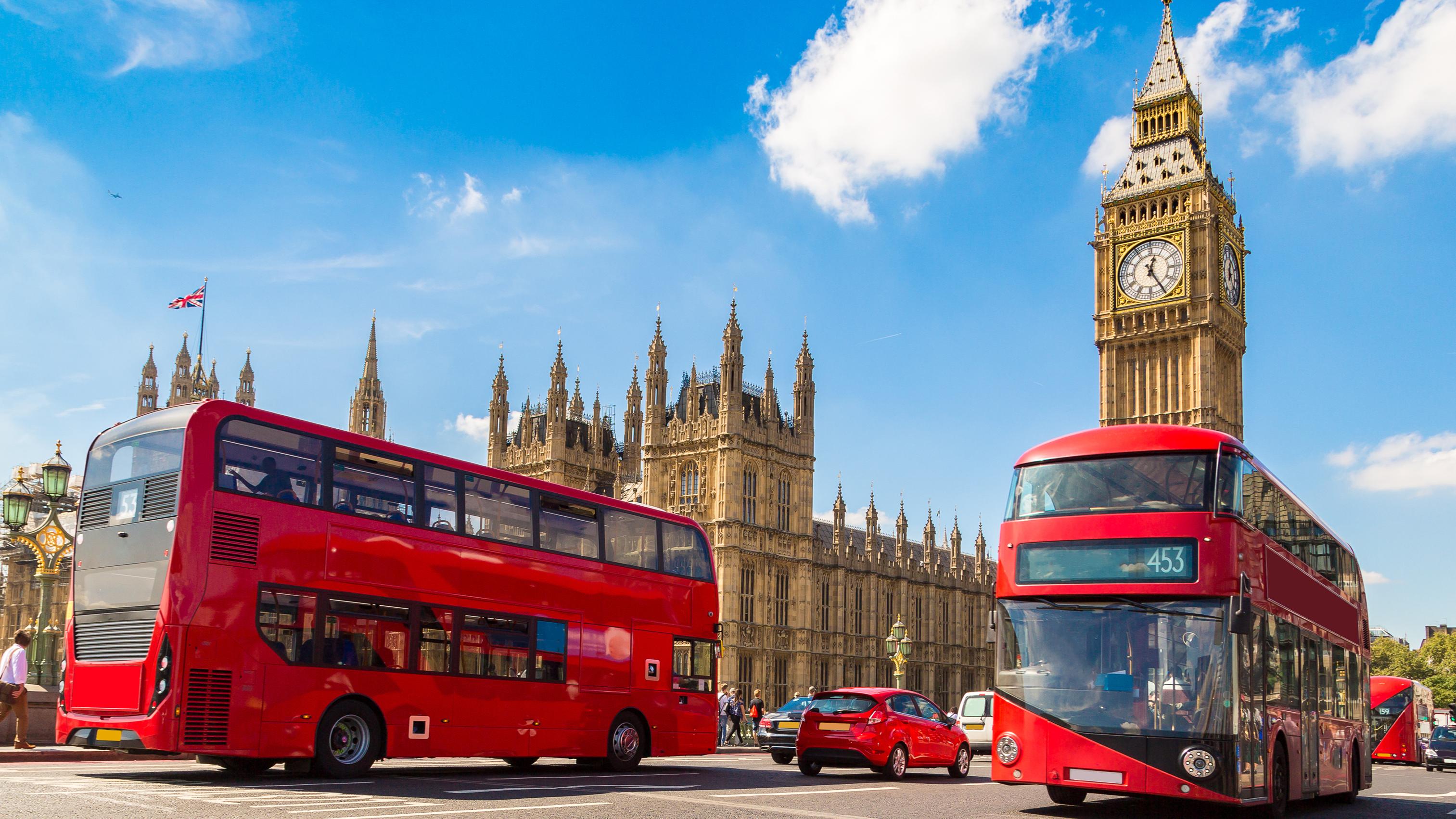 Interesting britain. Достопримечательности Лондона Дабл Деккер. Лондон столица Великобритании. Достромичательности Лондон. Лондон автобус Биг Бен.